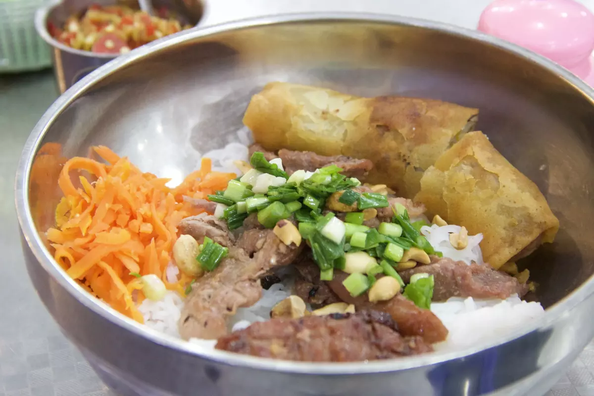 Bun thit nuong - Vietnamese noodle with grilled pork - AN Tours Vietnam