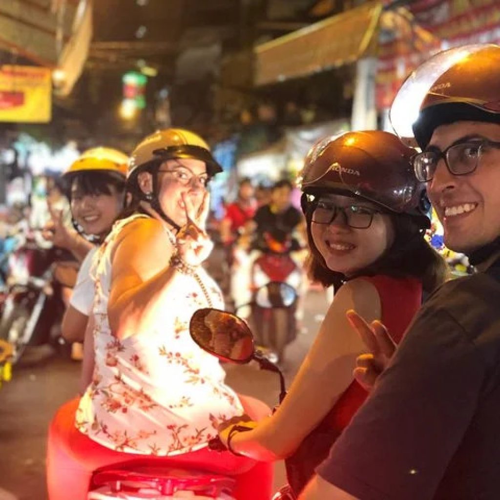 Local-tour-Ho-Chi-Minh-City-Saigon-AN-Tours-Vietnam