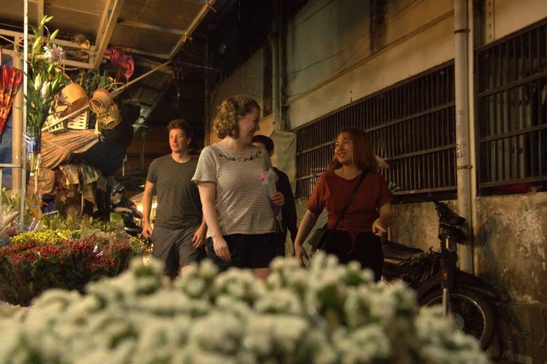 Night Walking Tour Saigon - AN Tours Vietnam