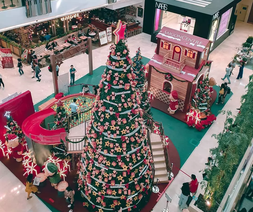 Malls - Things to do on Christmas in Ho Chi Minh City - AN Tours Vietnam
