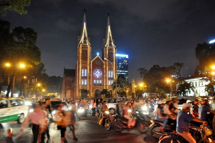Notre Dame Cathedral Saigon on Christmas - AN Tours Vietnam