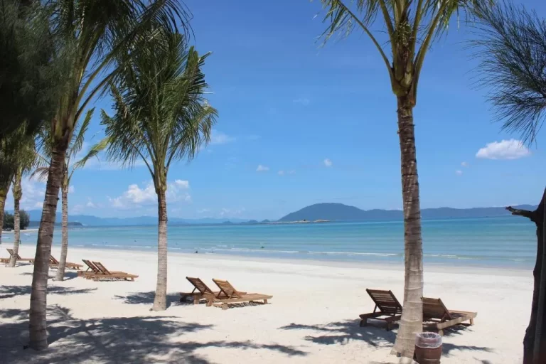 Top 10 most beautiful beaches in Vietnam- Doc let beaches - An tours VietNam