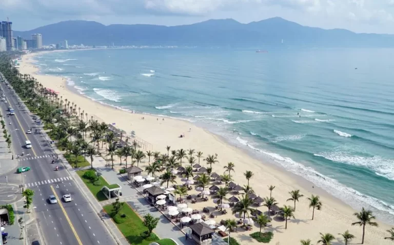 Top 10 most beautiful beaches in Vietnam-My khe beach - An tours VietNam