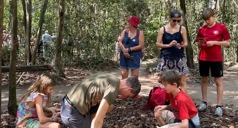 AN Tours Vietnam - Cuchi tunnels