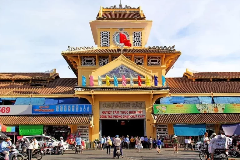 Shopping in Ho Chi Minh City 6 - AN Tours Vietnam