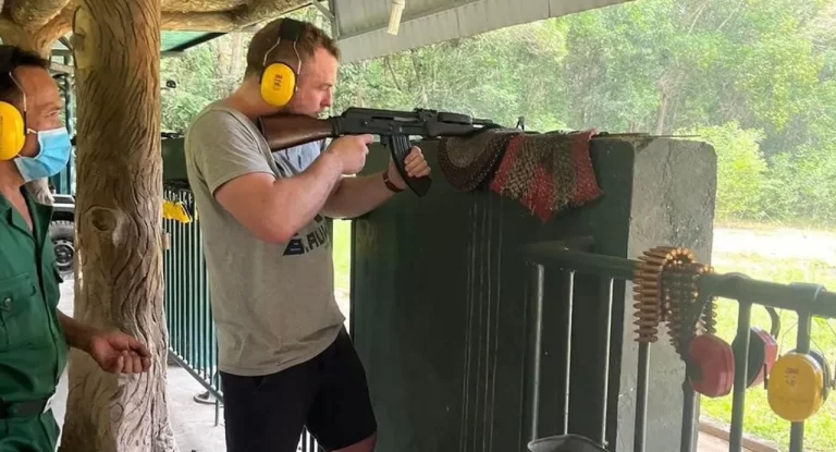 Try shooting and real gun shooting - AN Tours Vietnam