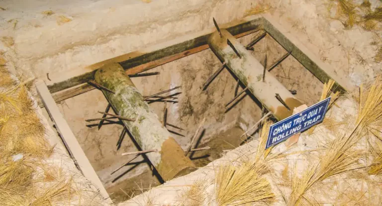 Visit the booby trap exhibition - AN Tours Vietnam