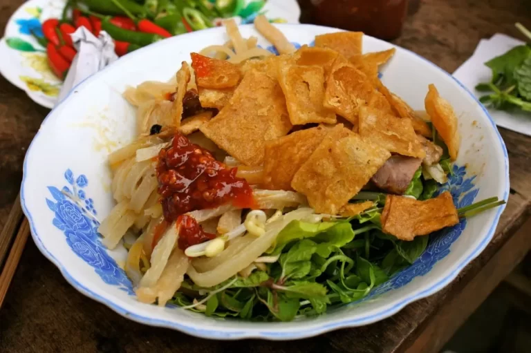 Hoi An Cao Lau - AN Tours Vietnam