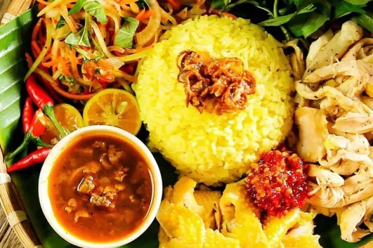 Hoi An chicken rice - AN Tours Vietnam