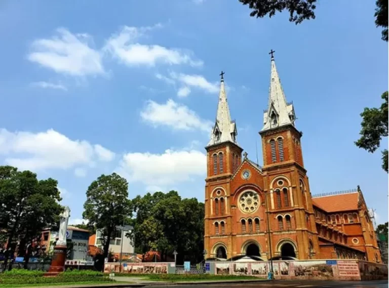 Notre Dame Cathedral - AN Tours Vietnam