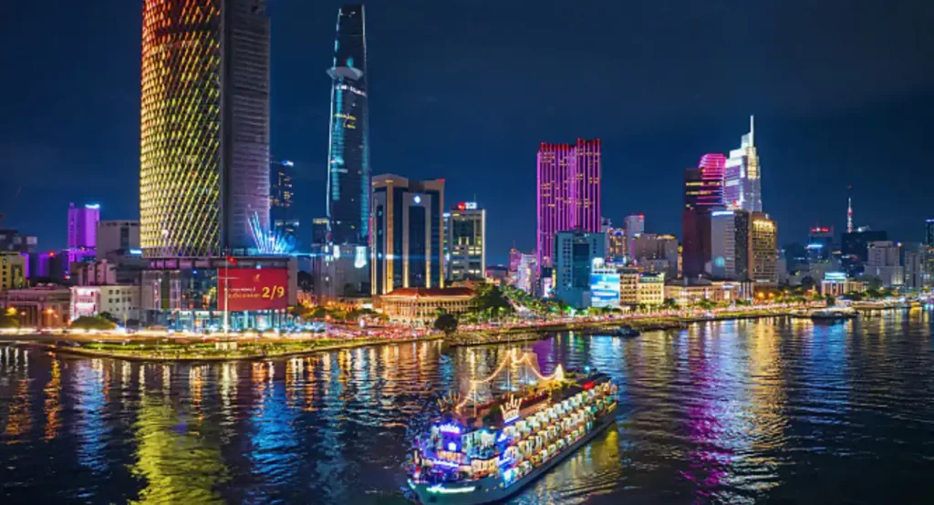 The photo of the Saigon River at night won first prize in the travel photo contest - AN Tours Vietnam