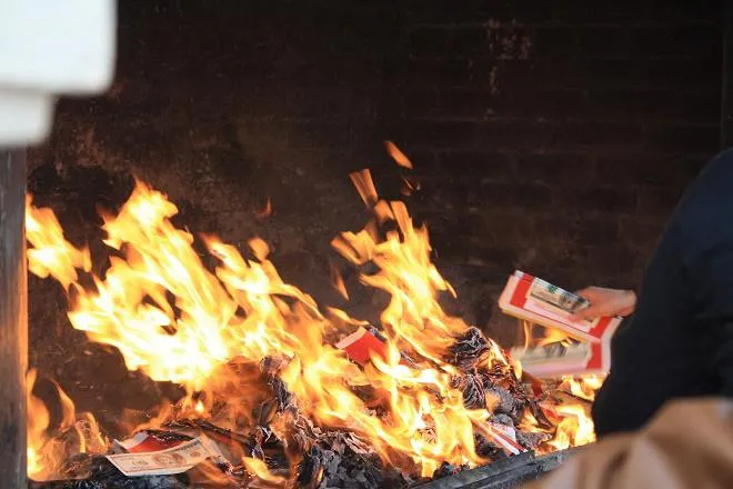 Do not arbitrarily burn paper or joss paper - AN Tours Vietnam
