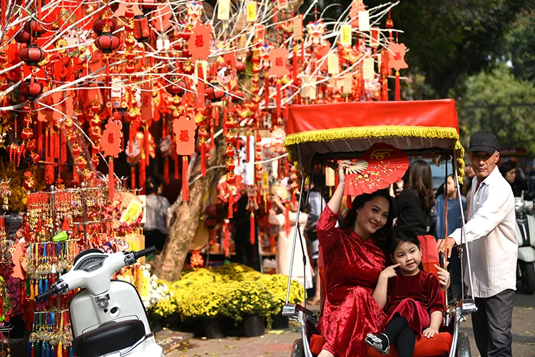 Participate in festivals at tourist destinations - AN Tours Vietnam