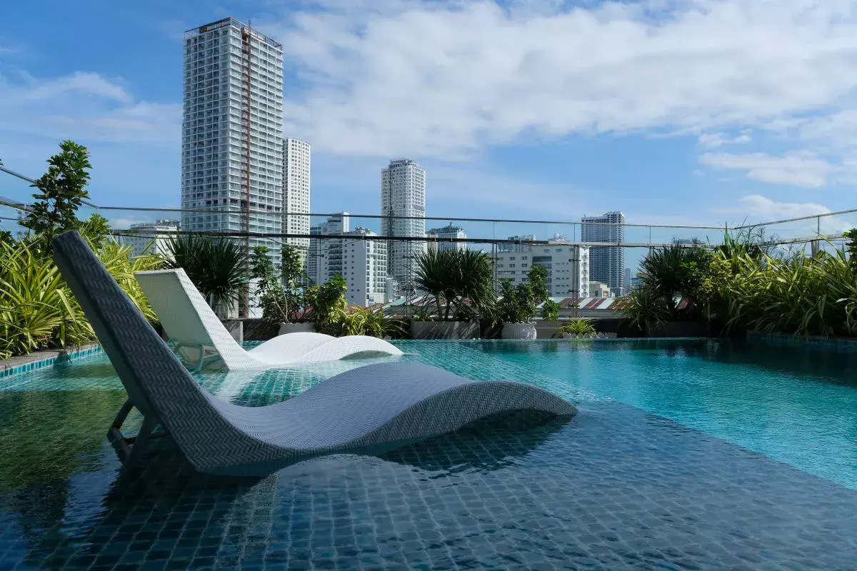Em Oi Hotel Nha Trang - Swimming Pool - Review