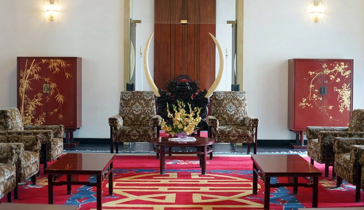 The two cabinets Lan Mai Cuc Truc or Four Gentlemen Paintings at Independence Palace