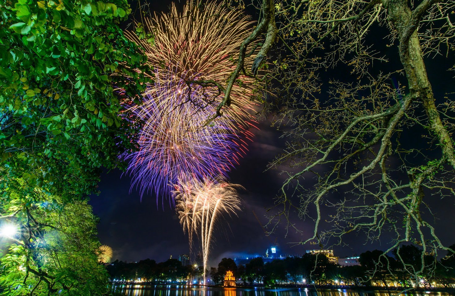 32 locations to see fireworks in Hanoi - Tet 2024