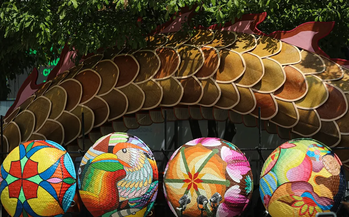 Beautiful decorations along Nguyen Hue Flower Street 2024