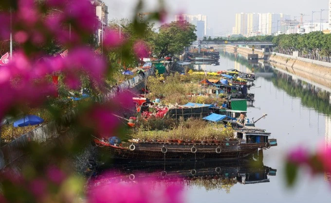Floating Flower Market Tet 2024