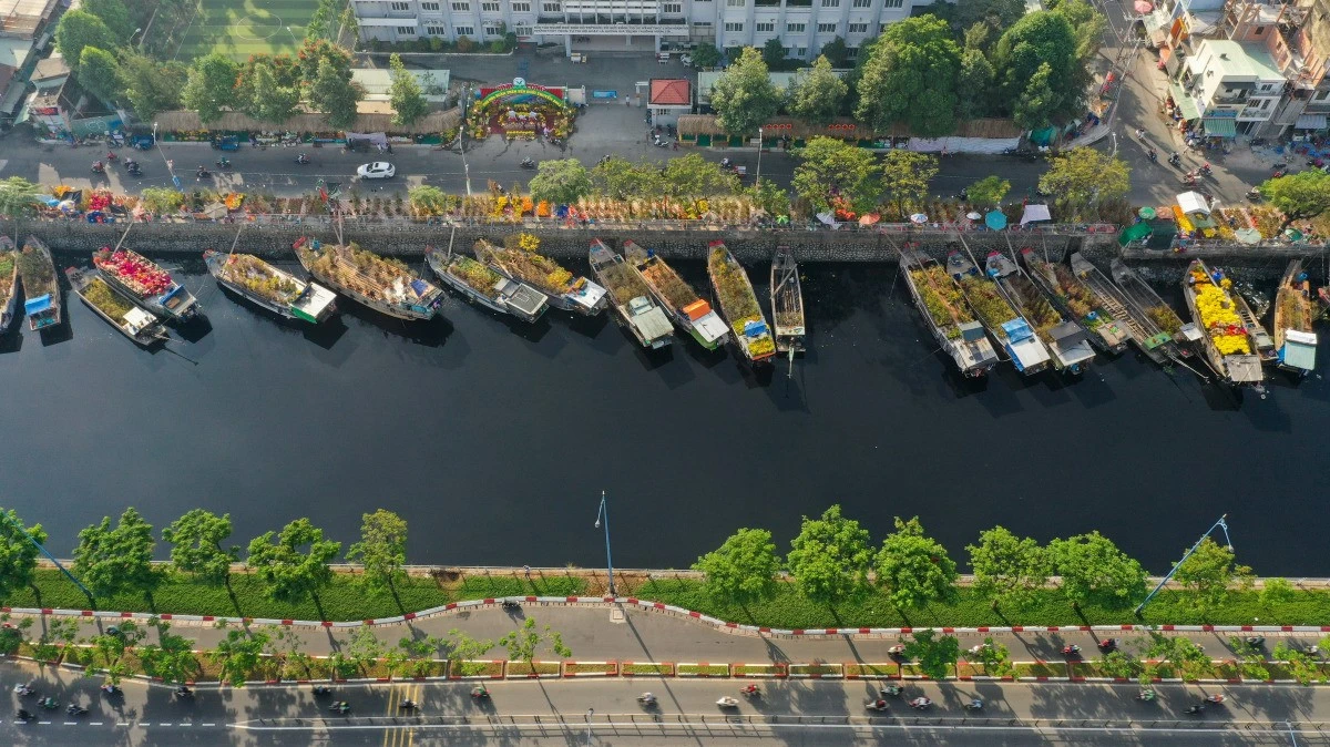 Floating Flower Market in Ho Chi Minh City - Tet 2024 - from above