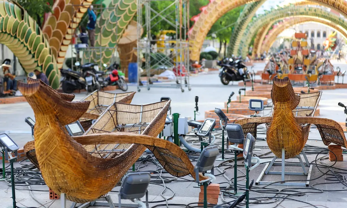 Flower boat decorations on Nguyen Hue Flower Street this Tet 2024
