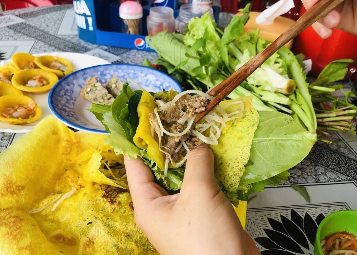 Making a Vietnamese pancake (Banh Xeo) roll