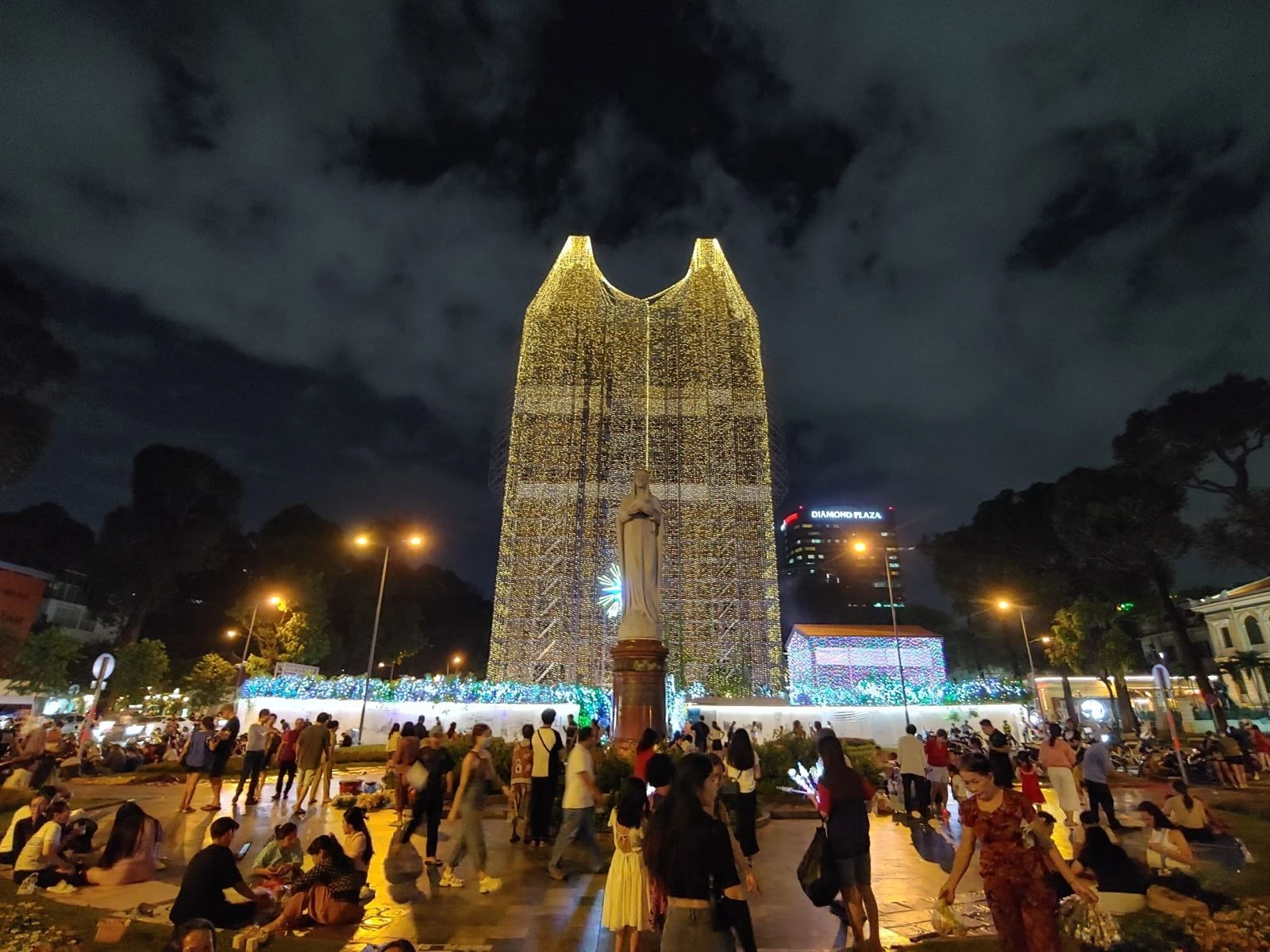 Notre Dame Cathedral of Saigon photos - updated in 2024 (4)