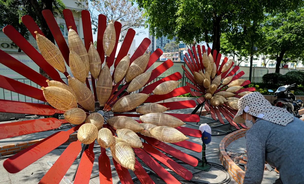 Other decorations on Nguyen Hue Flower Street