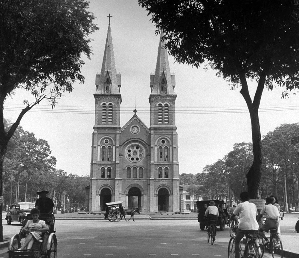 The pedestal without statue - photo taken in 1948 at Saigon Notre Dame