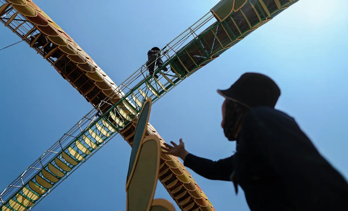 Workers on the construction of Nguyen Hue Flower Street