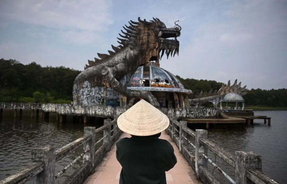 Capture the Contrast at the Dragon Aquarium
