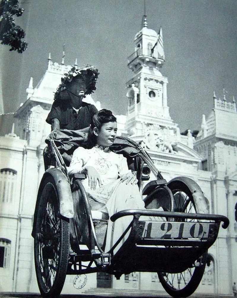 A passenger on a cyclo - 1940s