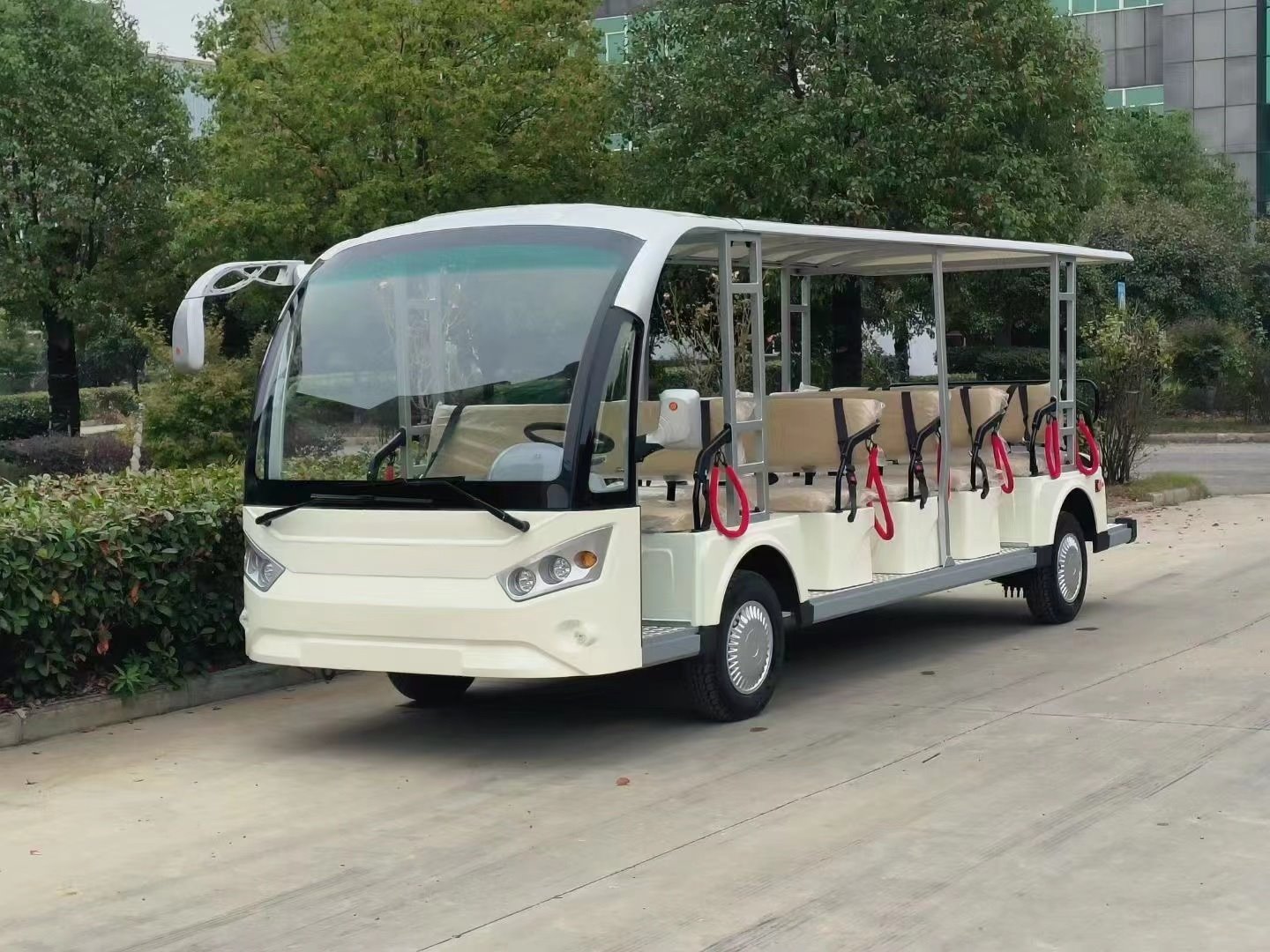 70 Electric Sightseeing Vehicles Launch in HCMC on April 12