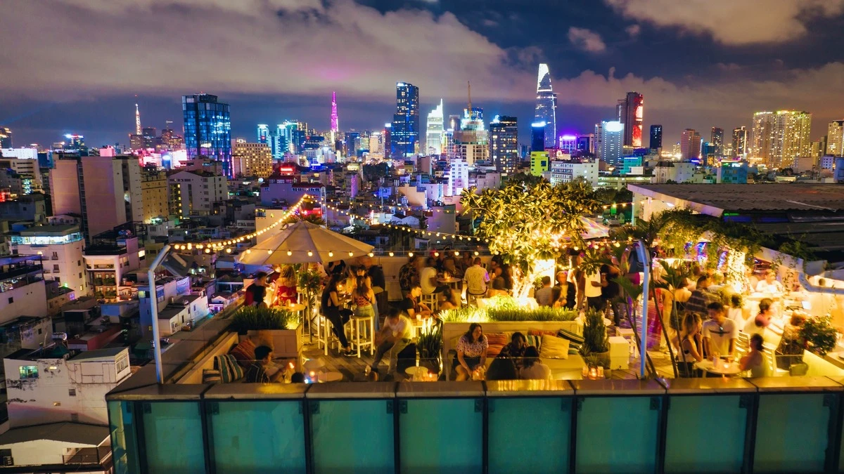 Banana Mama Rooftop Bar & Kitchen Saigon