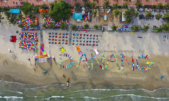 Many activites including paragliding will be hosted in Da Nang to boost tourism this Labor Day