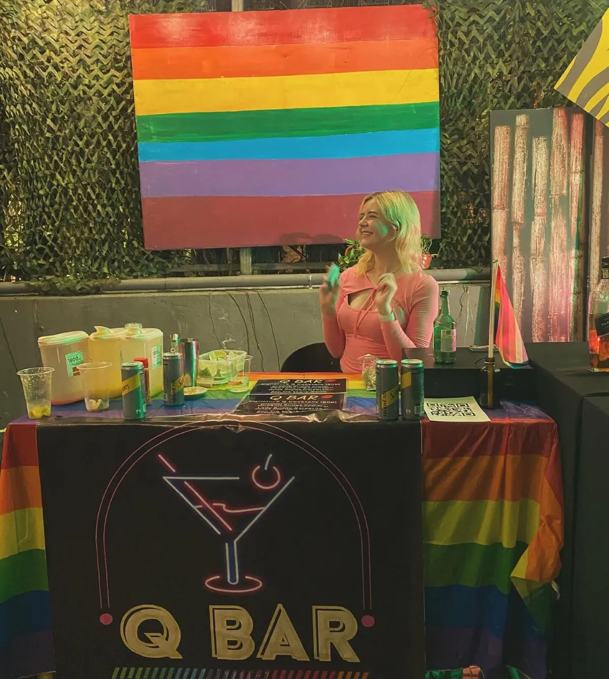 Q Bar