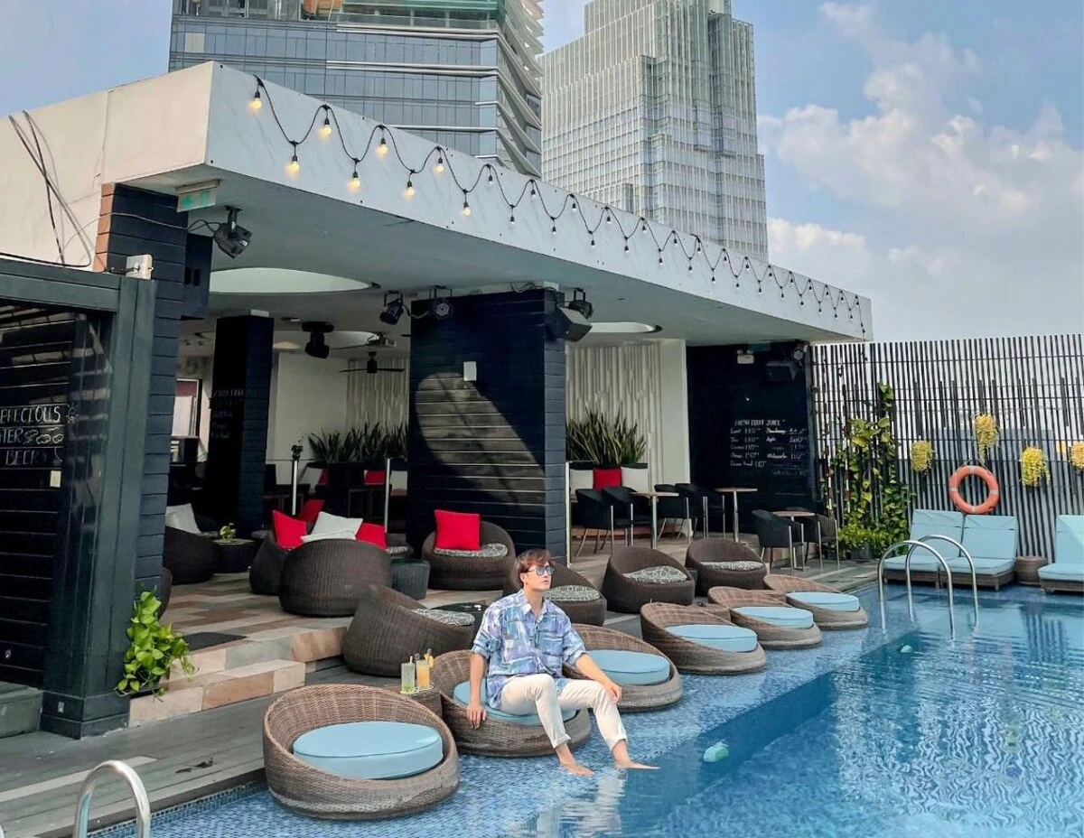 Vertical Sky Bar