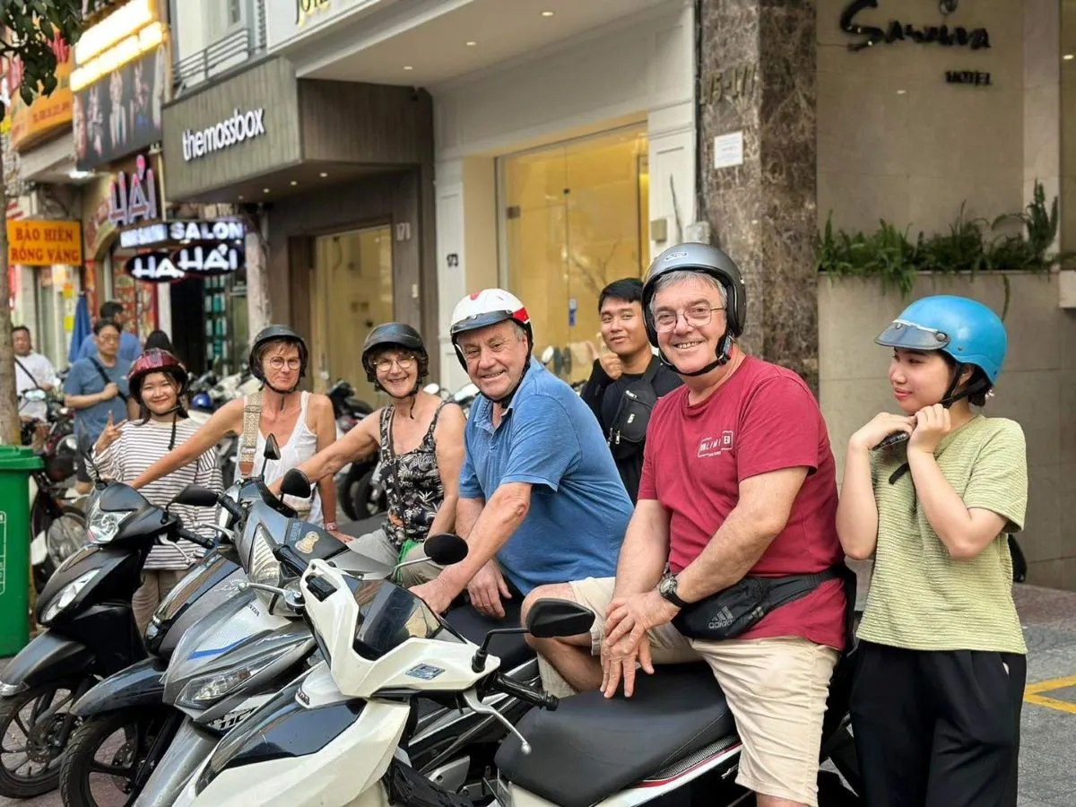 Main Sightseeing Tour on Motorbike or Vespa