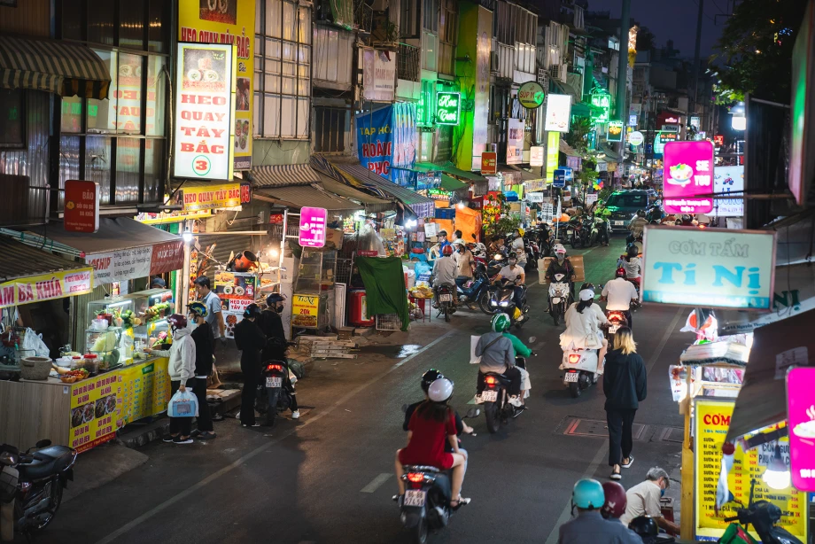 Nguyen Thuong Hien Night Market