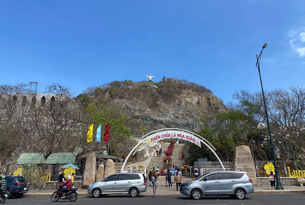 Entrance to Christ of Vung Tau