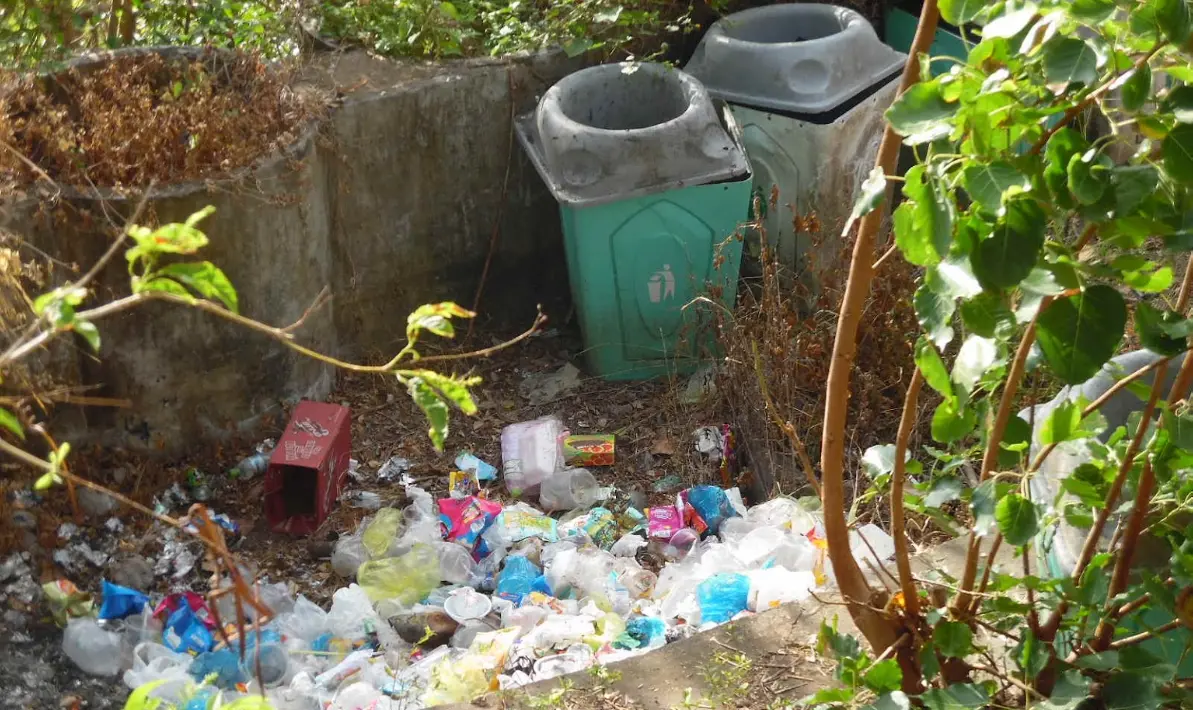 Littering at Christ of Vung Tau creating bad images of the place