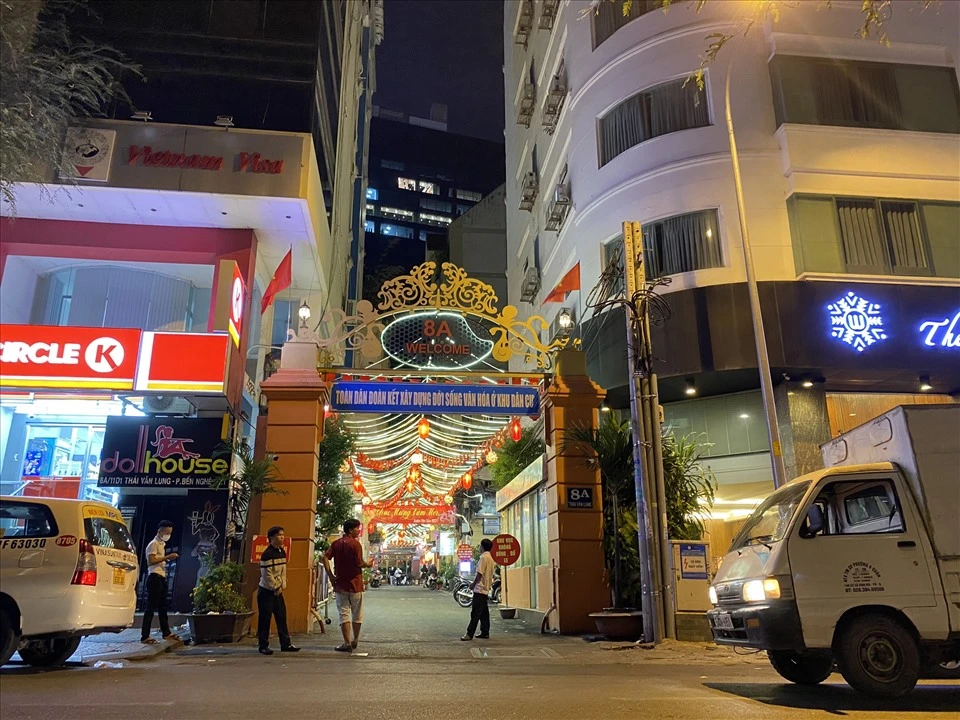 The gate into Saigon Japan Town - Le Thanh Ton and Thai Van Lung