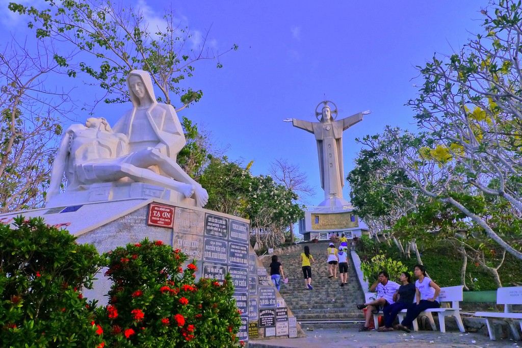 To reach Christ of Vung Tau statue you have to climb 1000 steps