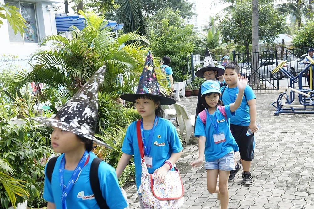 Các em Walkie-Talkie tham gia chuyến đi trải nghiệm