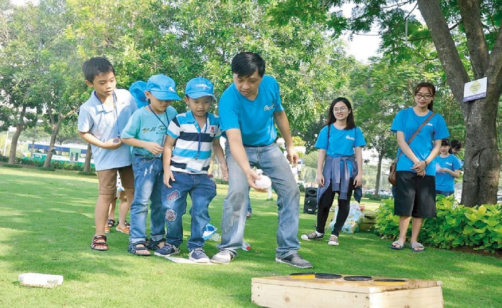 Học viên tham gia hoạt động tập thể ngoài trời